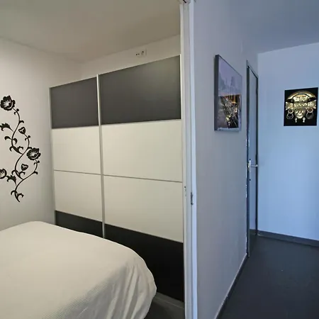 Basic Comfort Manhattan 0115 * Empuriabrava